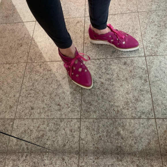 fuschia flats with ribbon ties, size 8 US - Picture 4 of 4